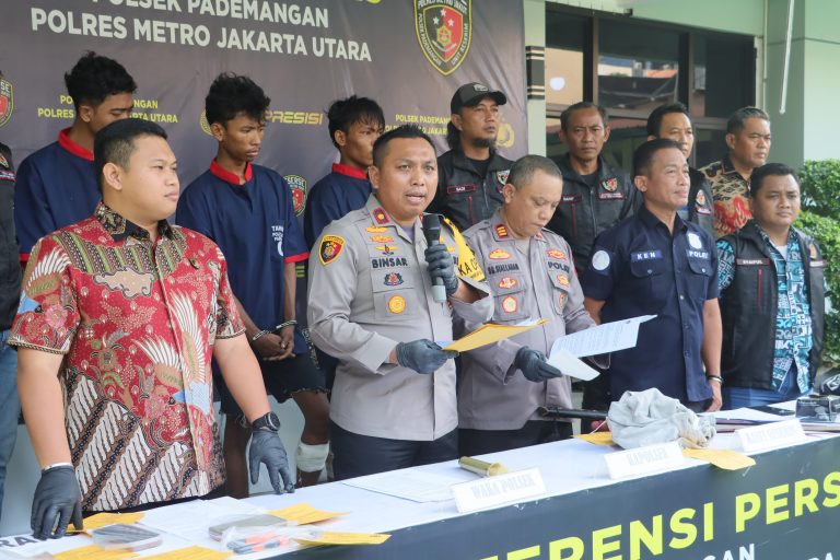 Polsek Pademangan Jakarta Utara saat konferensi pers