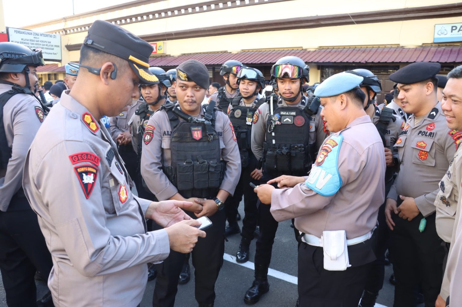 Propam Polrestabes Makassar Gelar Razia Aplikasi Judi Online di Ponsel Personil