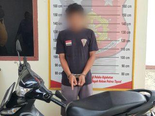 S berikut barang bukti saat diamankan ke Polsek Batang Toru