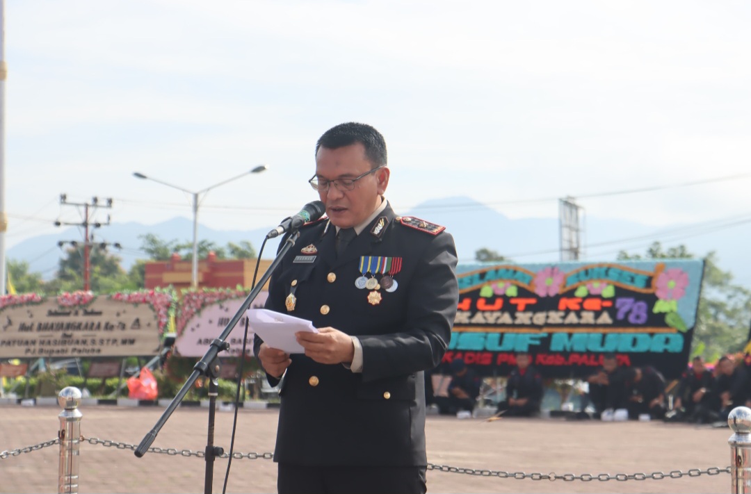 Waka Polres Tapsel, Kompol RT Harahap, memberi amanat saat menjadi Inspektur Upacara HUT Bhayangkara ke-78