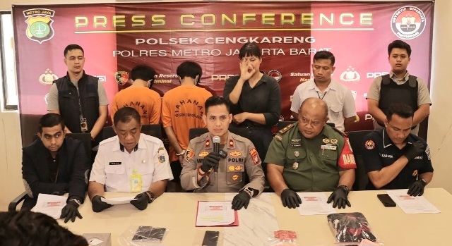 Posek Cengkareng Jakarta Barat saat konferensi pers