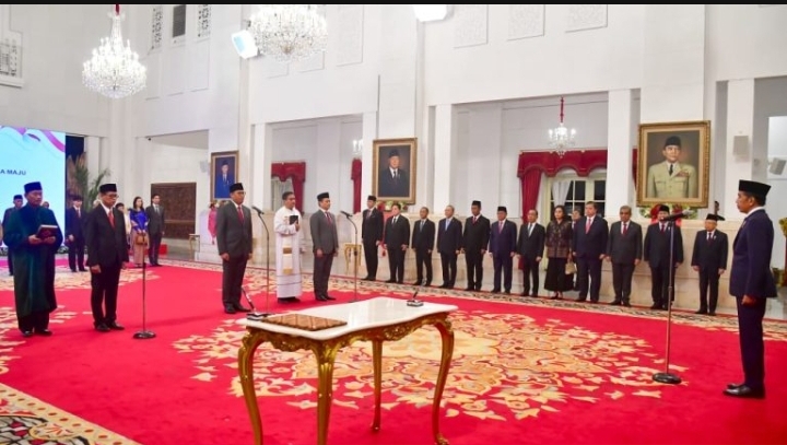 Presiden Joko Widodo secara resmi melantik tiga jabatan wakil menteri negara pada Kabinet Indonesia Maju dalam sisa masa jabatan periode tahun 2019-2024 di Istana Negara