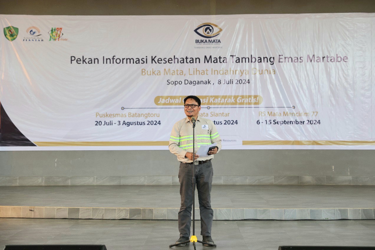 Deputy General Manager Operations PT AR, Wira Dharma Putra, menekankan komitmen besar perusahaan dalam meningkatkan kesehatan mata masyarakat dengab bukti tahun ini akan menggelar operasi katarak gratis untuk ke-10 kalinya