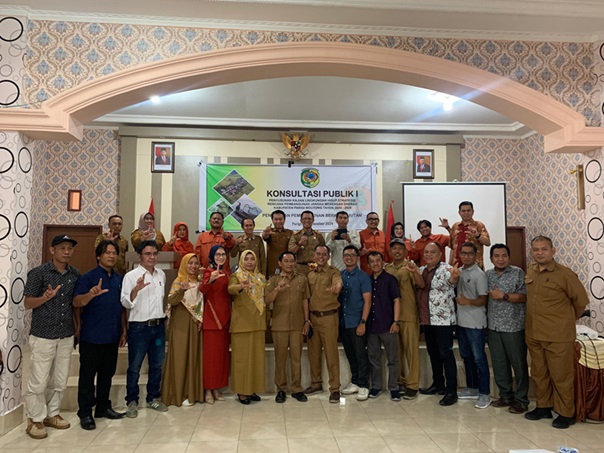 FOTO BERSAMA: Di kegiatan Uji Publik l Penyusunan KLHS RPJMD Kabupaten Parigi Moutong Tahun 2025-2029