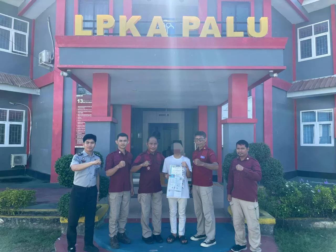 Lembaga Pembinaan Khusus Anak (LPKA) Kelas II Palu Kanwil Kemenkumham Sulteng kembali menorehkan prestasi membanggakan dengan berhasil membebaskan bersyarat salah satu anak binaannya, MK. (16/11/2024).