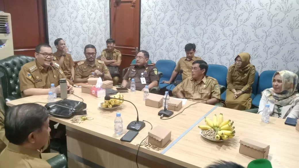 Rapat Koordinasi dipimpin oleh Penjabat (Pj) Bupati Parimo, Richard Arnaldo. (18/11/2024).