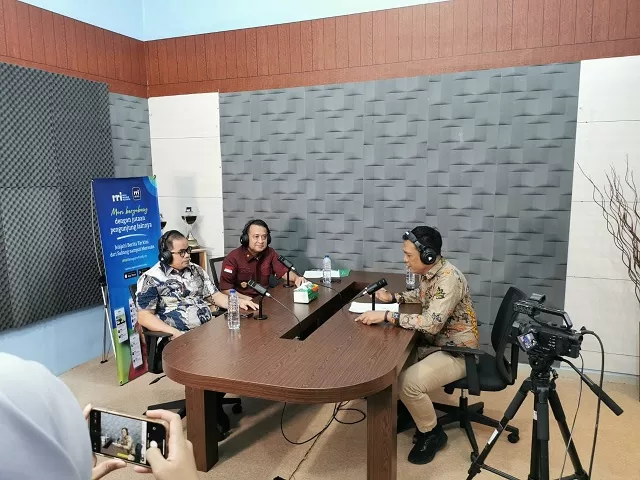 Kepala Divisi Pelayanan Hukum dan HAM Kemenkumham Sulteng, Zuliansyah menjadi narasumber di Podcast di LPP RRI Palu.