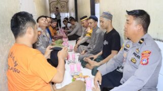 Foto : Suasana Buka bersama wakapoktes Poso dan para tahanan.