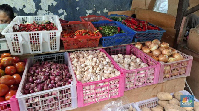 Warga RI Jangan Kaget, Inflasi Maret Diramal Terbang!. (CNBC Indonesia)