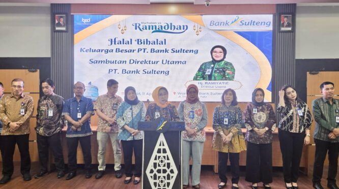 Direktur Utama PT. Bank Sulteng, Hj. Ramiyatie, dikegiatan Halal Bihalal Bank Sulteng.
