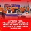 Suasana konfrensi Pers yang dilaksanakan Kapolres Poso terkait penanganan dan upaya hukum akan peredaran narkoba di wilayah hukum polres Poso. Tampak sejumlah tersangka (Baju orange) saat digelarnya konfrensi pers