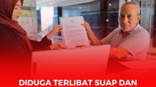Ketua Umum GEBRAK saat menyerahkan berkas laporan dugaan Suap dan Gratifikasi ke Kejati Sulteng. (28/7).