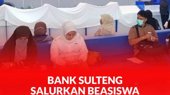 Antrian pencairan Beasiswa Berani Cerdas di Bank Sulteng.