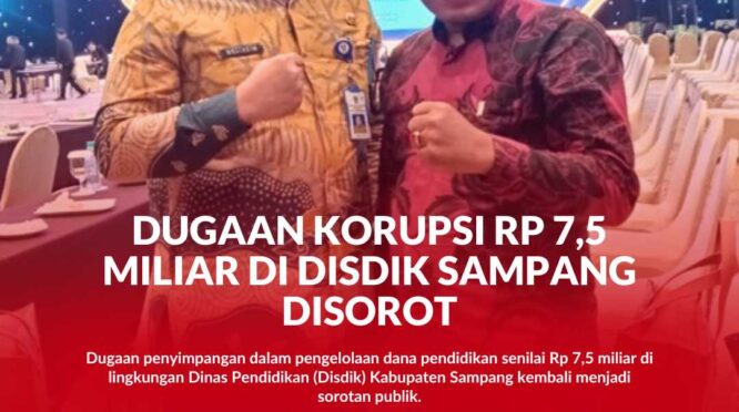 Peci Hitam Batik Merah (Hasan Rohmad) Anggota Dewan Pendidikan Kabupaten Sampang, sekaligus menjabat sebagai Ketua LSM Gerakan Rakyat Anti Korupsi (Gerak) Sampang