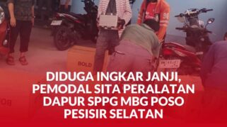 Sejumlah warga mengangkut peRatan dapur di dapur SPPG di Poso Pesisir Selatan, kabupaten Poso.