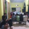 Pemuda remaja masjid Al Hikmah setelah shalat subuh