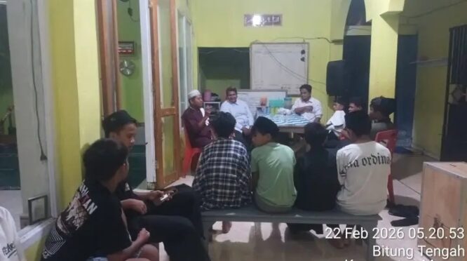 Pemuda remaja masjid Al Hikmah setelah shalat subuh