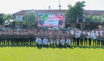 FOTO BERSAMA: Kapolres Jombang AKBP Ardi Kurniawan, S.H., S.I.K., CPHR beserta jajaran Polres Jombang