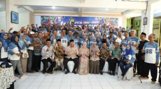 Bupati Jombang Warsubi bersama alumni Angkatan 1986 saat Reuni 40 Tahun SMPN 2 Jombang