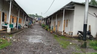 Suasana hunian sementara penyintas bencana letusan Gunung Lewotobi di Desa Konga, Kecamatan Titehena, Flores Timur