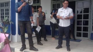 Puluhan mahasiswa yang tergabung dalam Gerakan Mahasiswa dan Pemuda Peduli Reformasi (GEMPPAR) Asahan menggelar aksi unjuk rasa di tiga titik di Kota Kisaran.