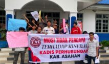Gerakan Mahasiswa dan Pemuda Peduli Reformasi (GEMPPAR) Bawa Spanduk Bertuliskan Mosi Tidak Percaya Terhadap Kadis Perhubungan Kabupaten Asahan
