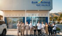 Kantor Cabang Pembantu (KCP) Palolo di Jalan Trans Palu–Napu, Desa Makmur, Kecamatan Palolo, Kabupaten Sigi.