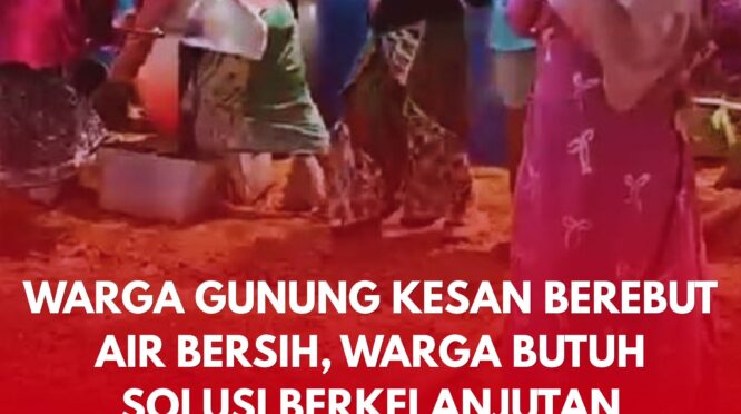 Situasi saat penyaluran bantuan air bersih kepada warga Gunung Gunung Kesan
